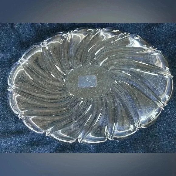 Mikasa Peppermint Swirl 9” Oval Dish NWT.  Tag shows wear from my cleaning it. - Picture 2 of 4